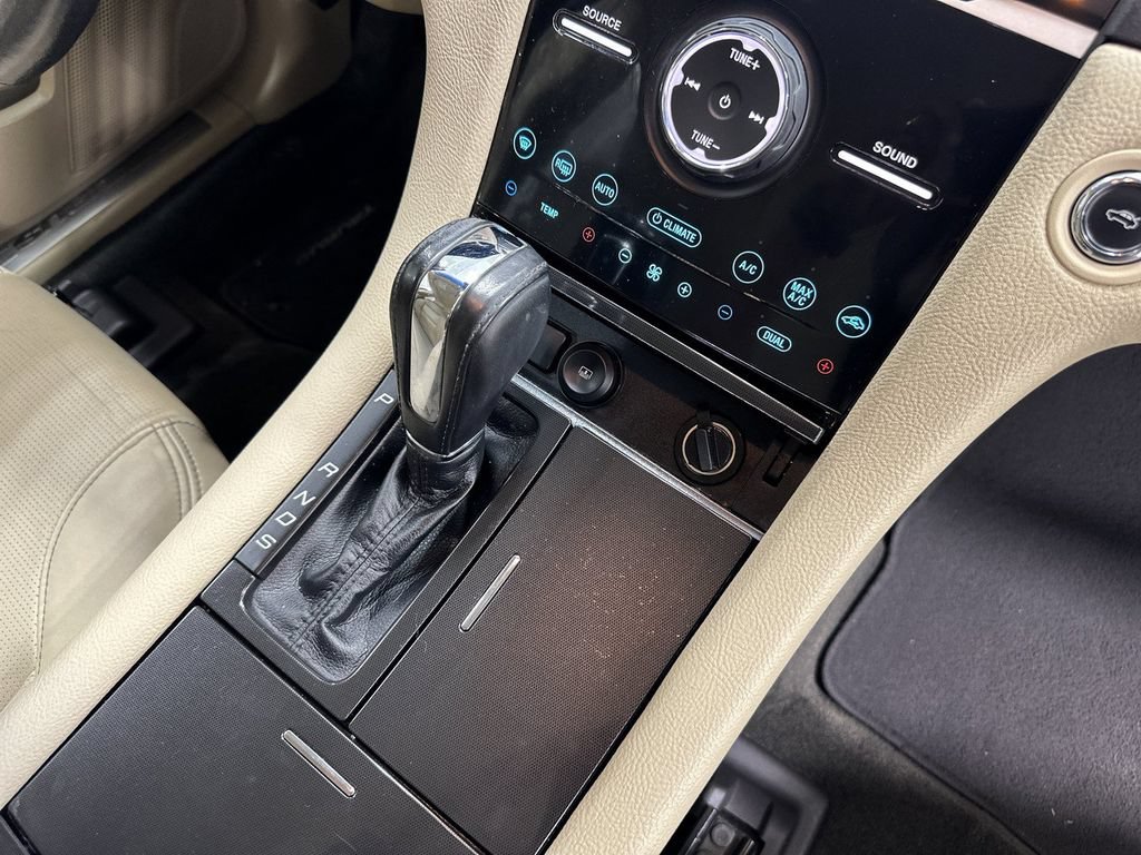 Used 2016 Ford Taurus Limited w/ Equipment Group 301A FWD image 21