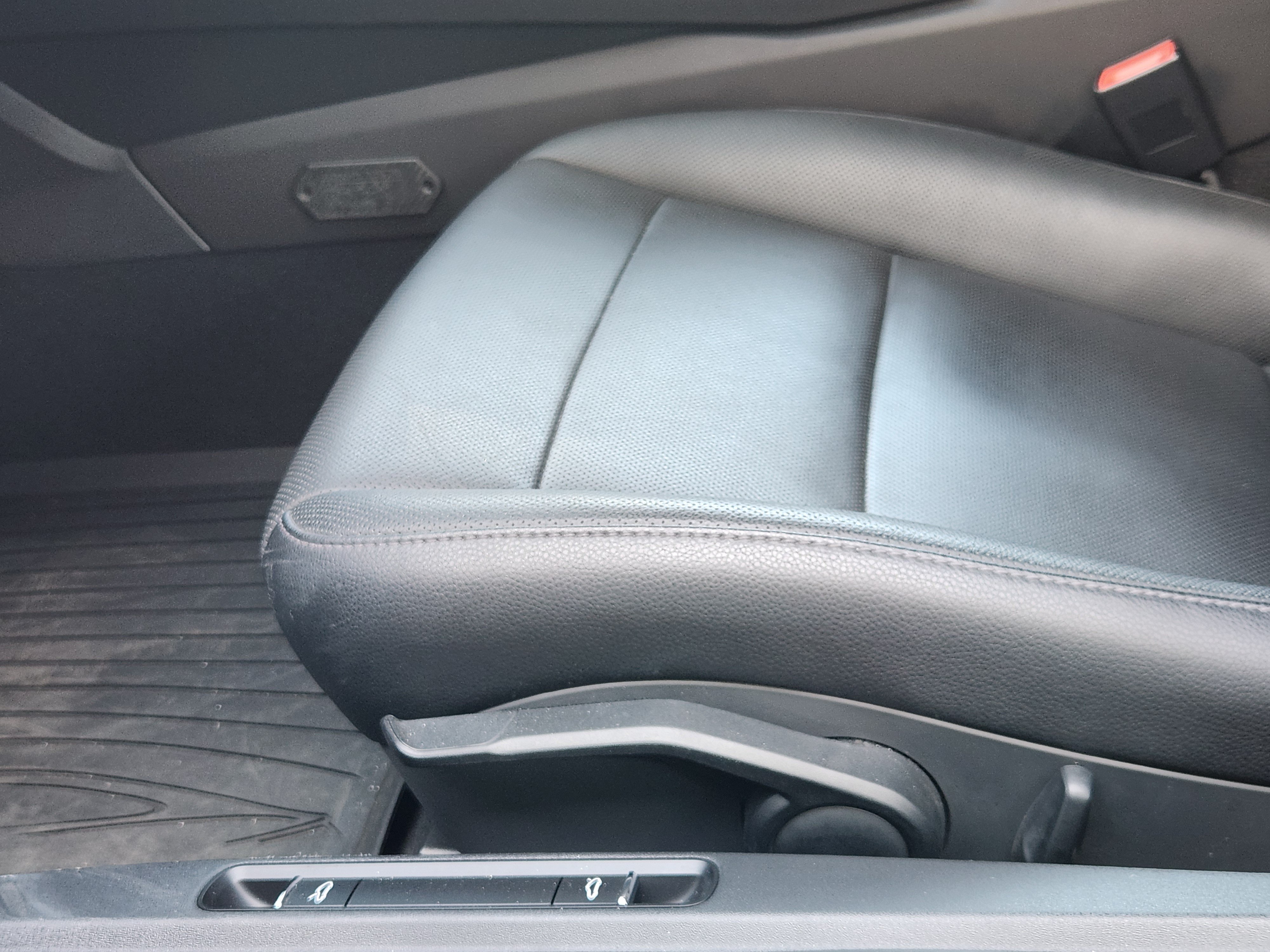 Certified 2025 Porsche 718 Boxster S RWD image 31