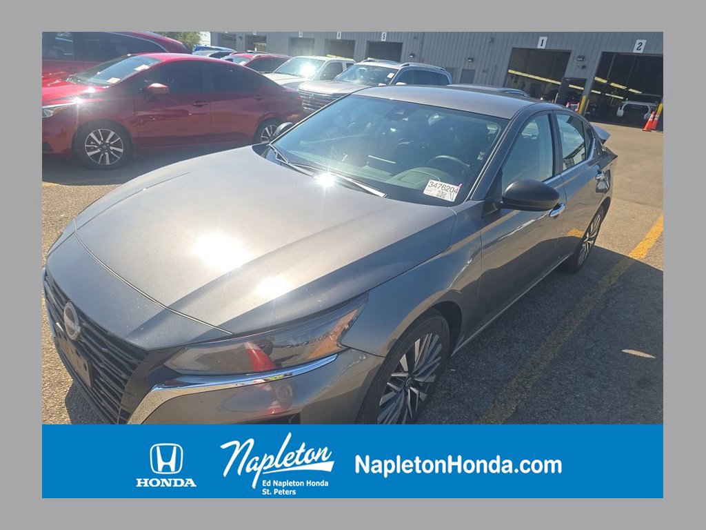Used 2025 Nissan Altima 2.5 SV AWD/4WD image 1