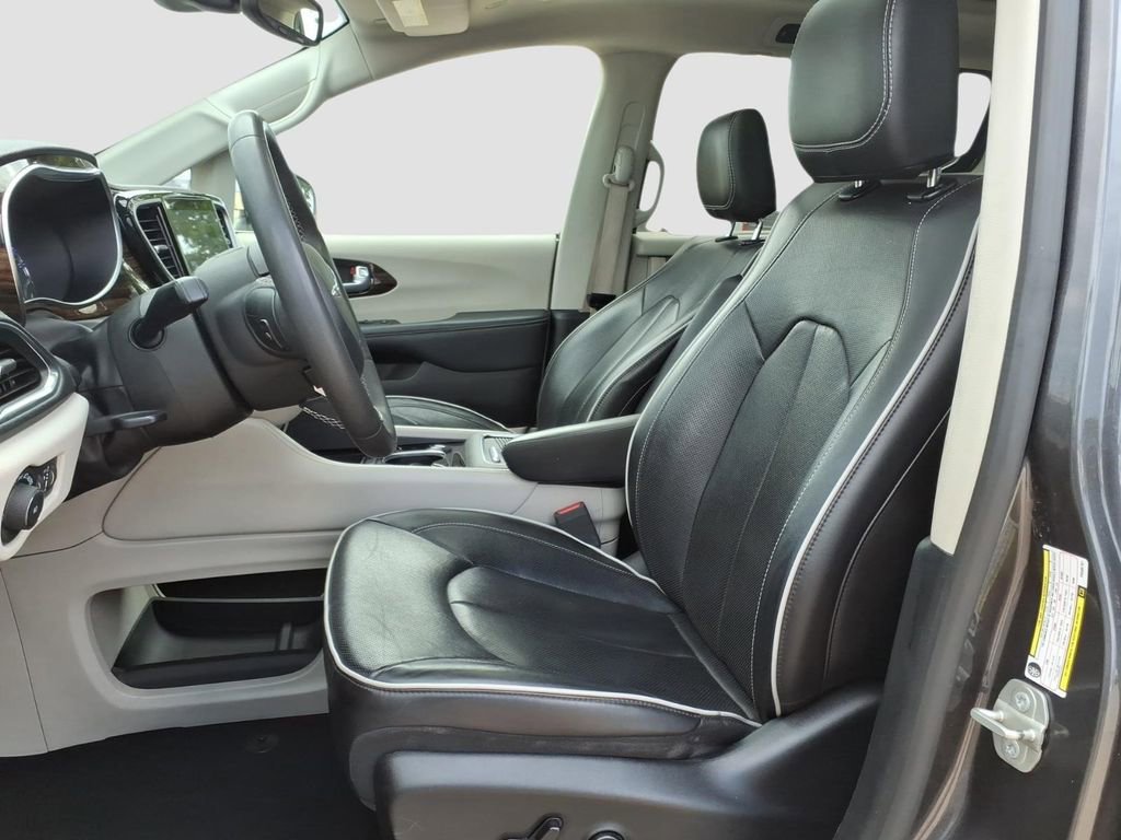 Used 2023 Chrysler Pacifica Limited FWD image 25