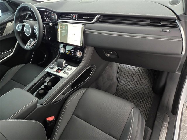 New 2026 Jaguar F-PACE R-Dynamic S image 17