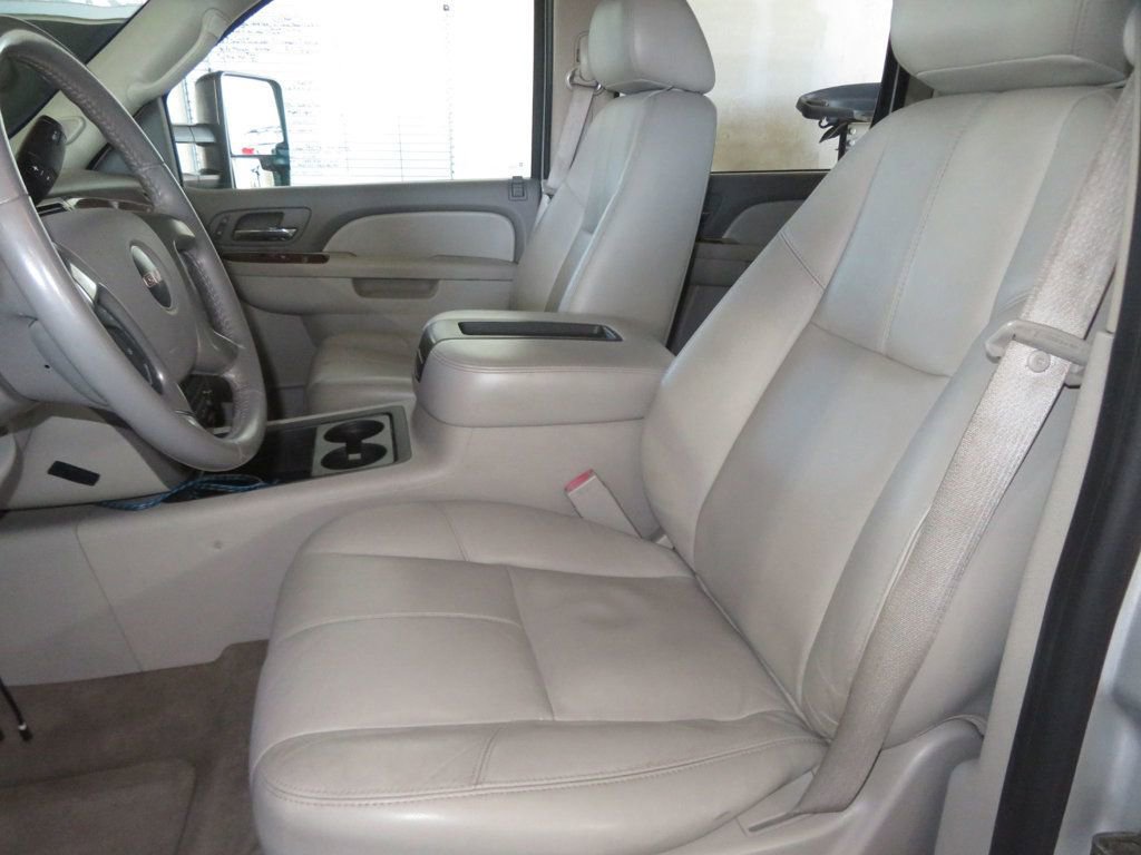 Used 2010 GMC Yukon XL SLT w/ SLT-2 Equipment Package AWD/4WD image 23