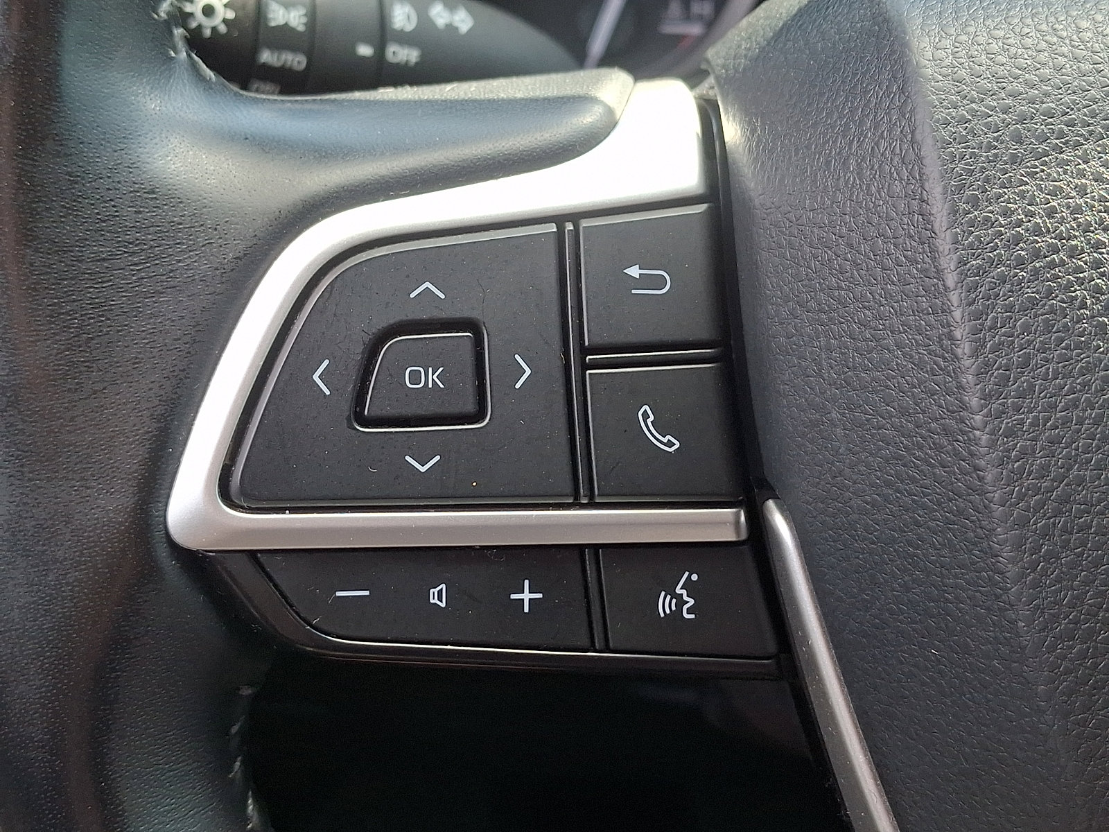 Used 2022 Toyota Highlander XSE FWD image 22