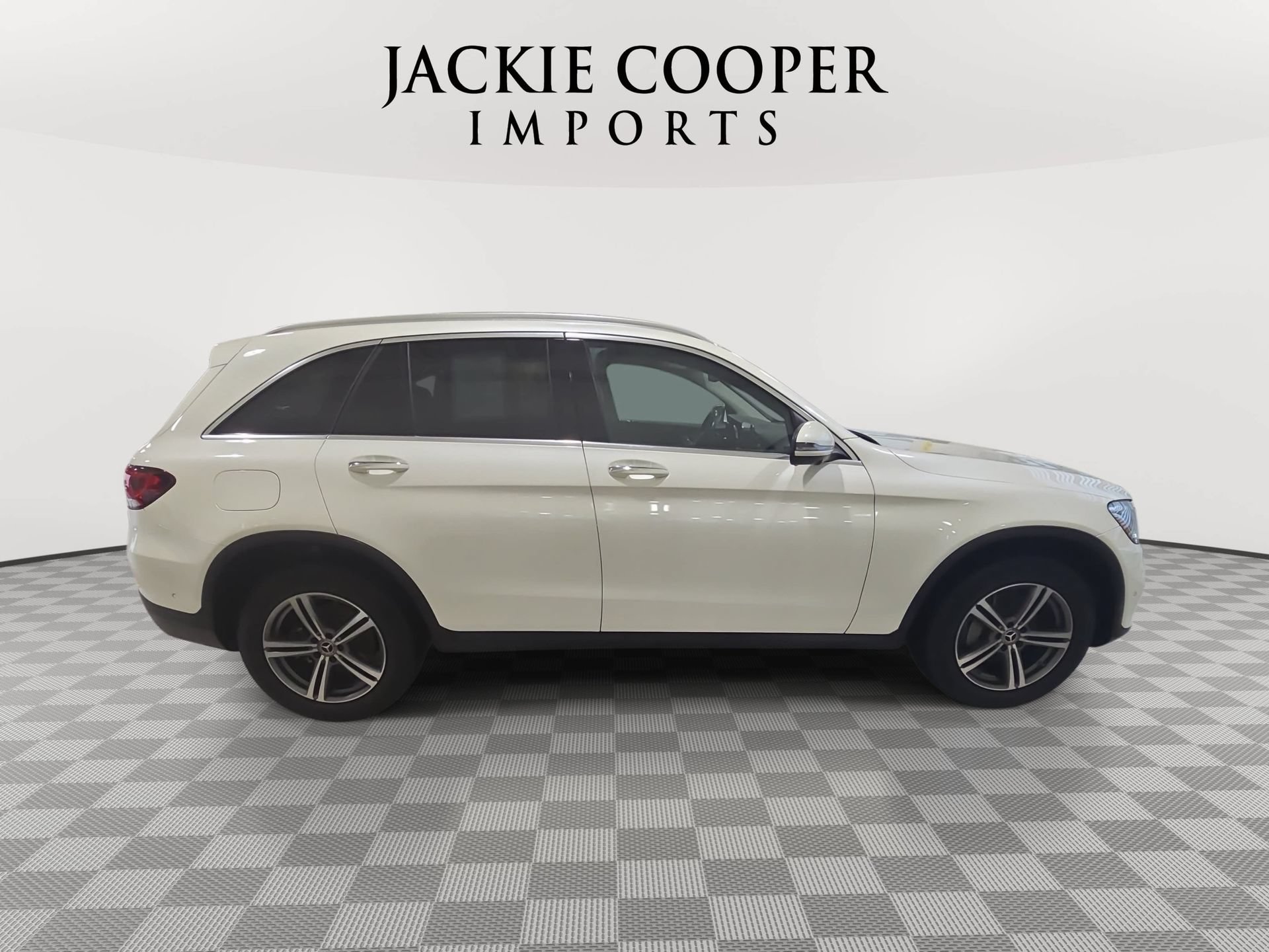 Used 2020 Mercedes-Benz GLC 300 4MATIC image 4