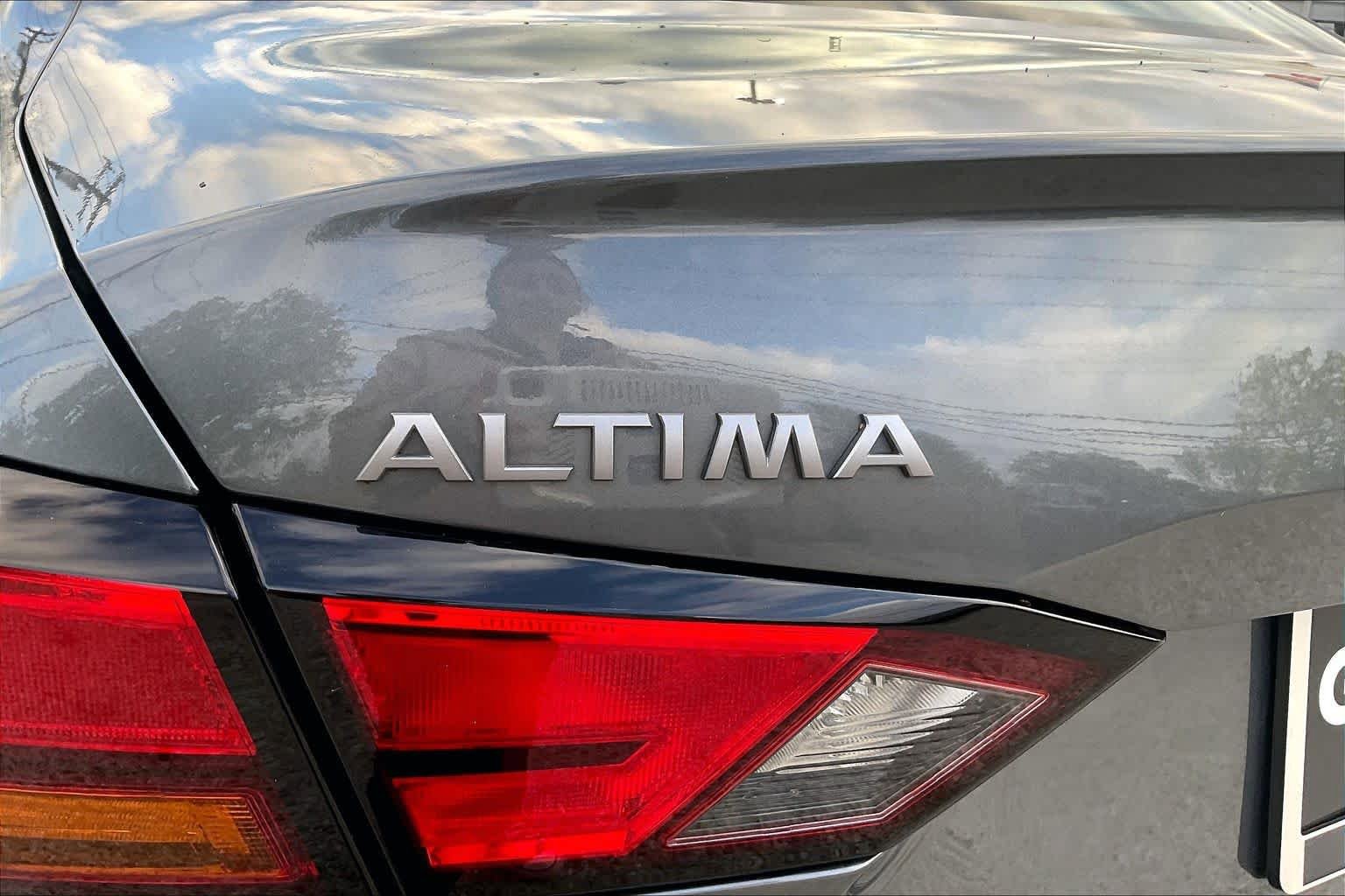 Used 2025 Nissan Altima 2.5 SV FWD image 30
