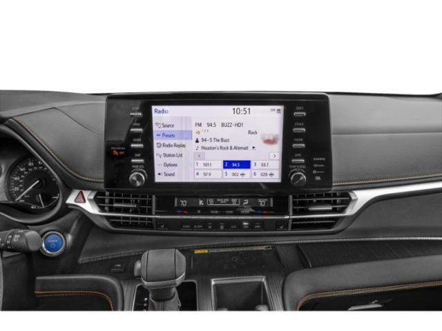 Used 2024 Toyota Sienna XLE Woodland Edition image 10