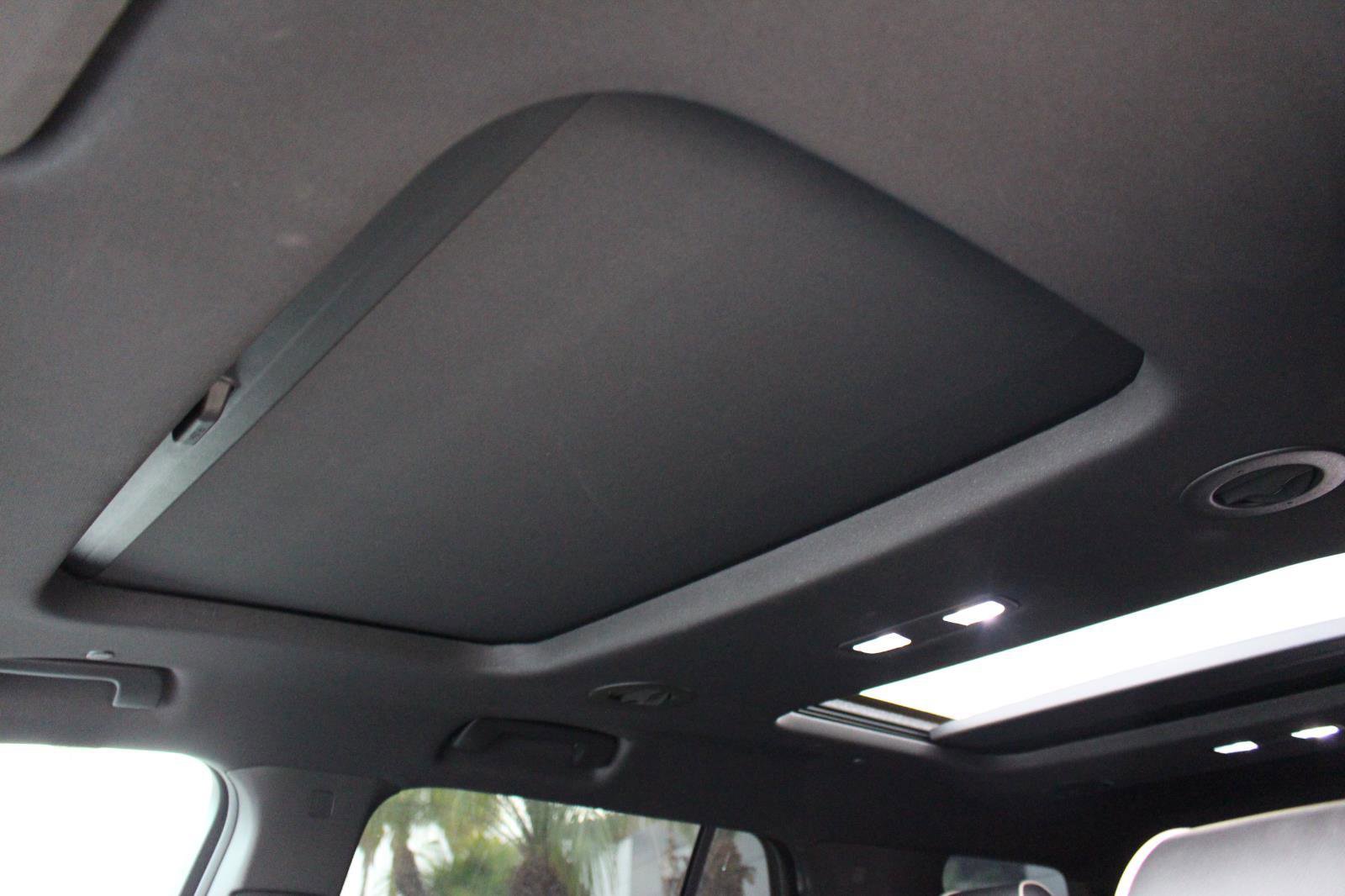 Used 2023 Chevrolet Traverse Premier w/ Redline Edition image 31