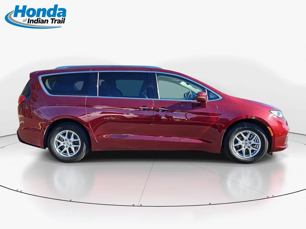 Used 2021 Chrysler Pacifica Touring-L image 4