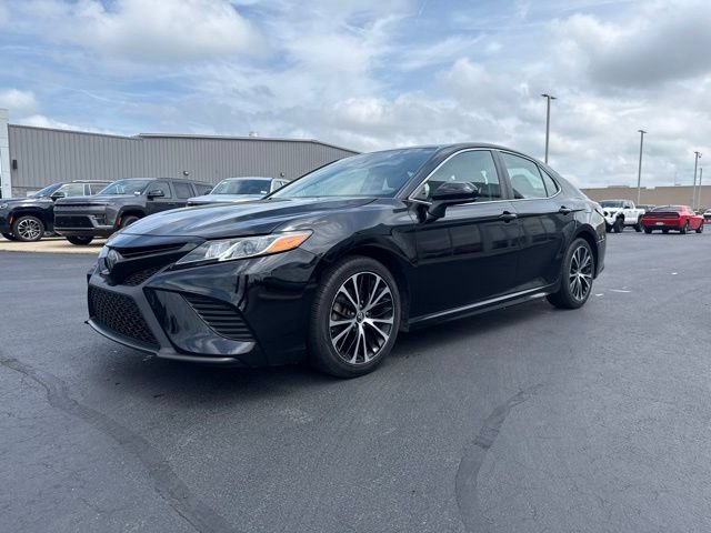 Used 2019 Toyota Camry SE FWD image 3