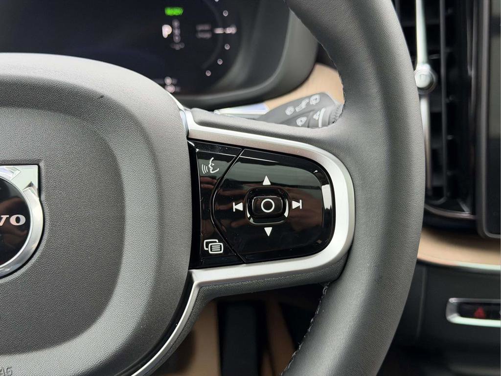 New 2026 Volvo XC60 T8 Plus AWD/4WD image 9