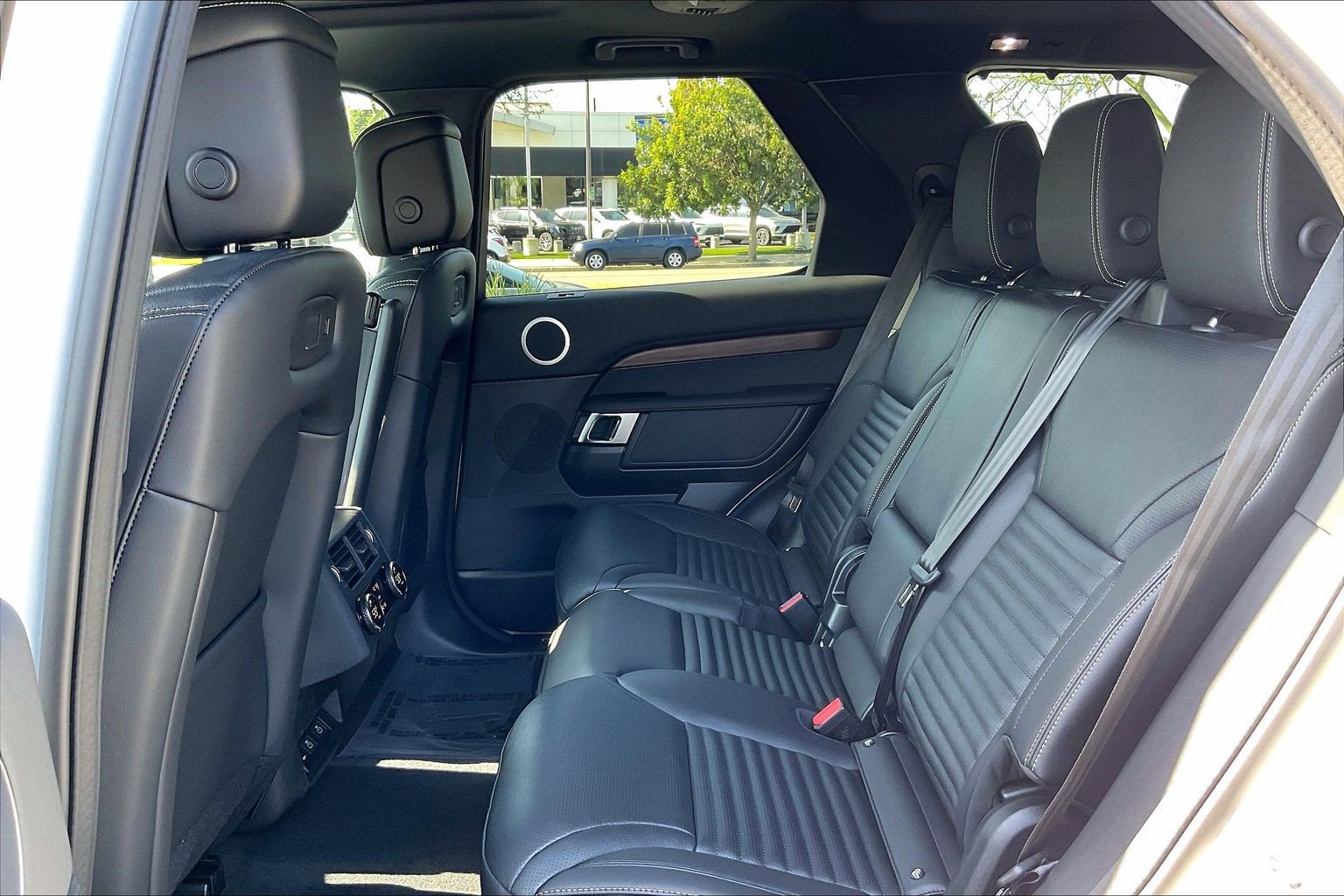 New 2026 Land Rover Discovery S AWD/4WD image 17