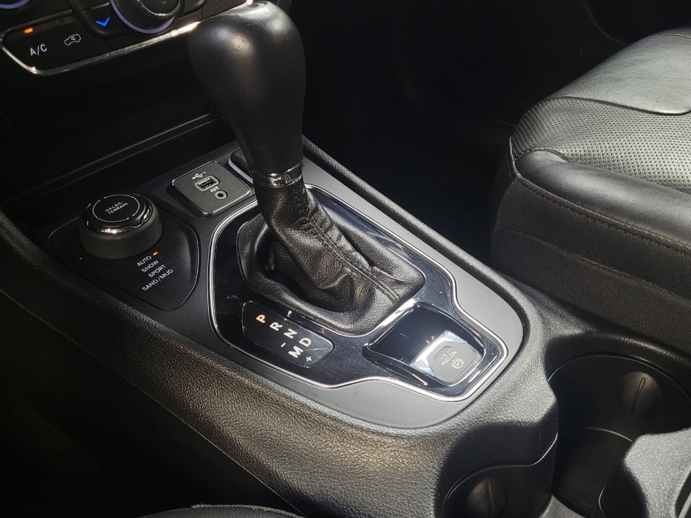 Used 2019 Jeep Cherokee Limited image 26