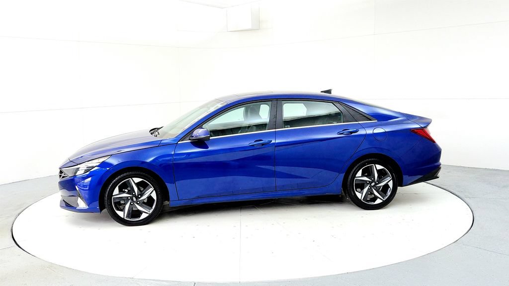 Used 2023 Hyundai Elantra Limited w/ Cargo Package FWD image 3
