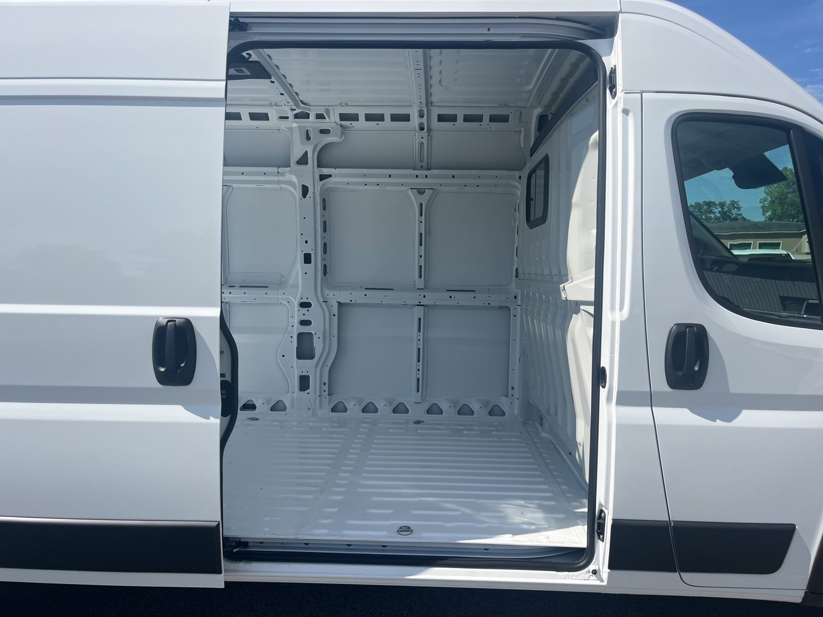 New 2026 RAM ProMaster 2500 w/ Convenience Group FWD image 38