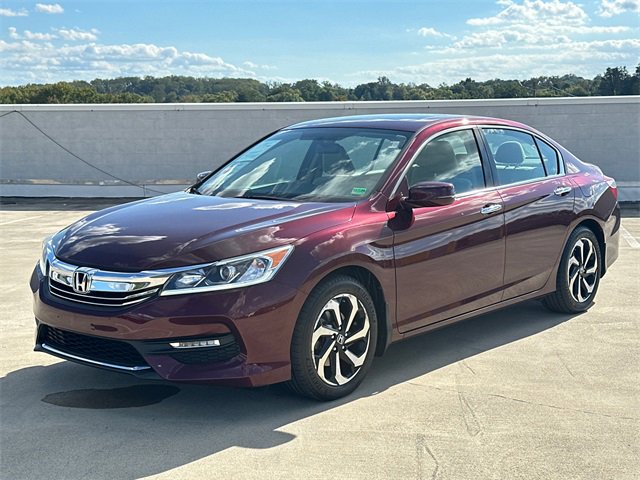 Used 2017 Honda Accord SE image 2
