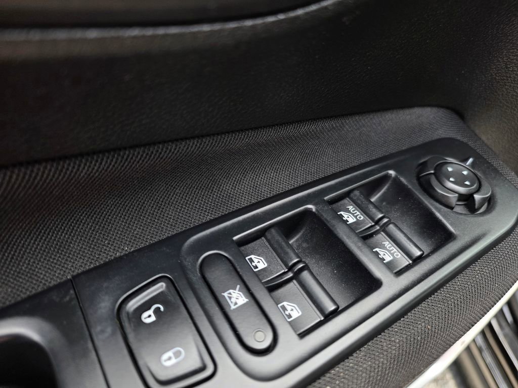 Used 2018 Jeep Renegade Latitude image 12