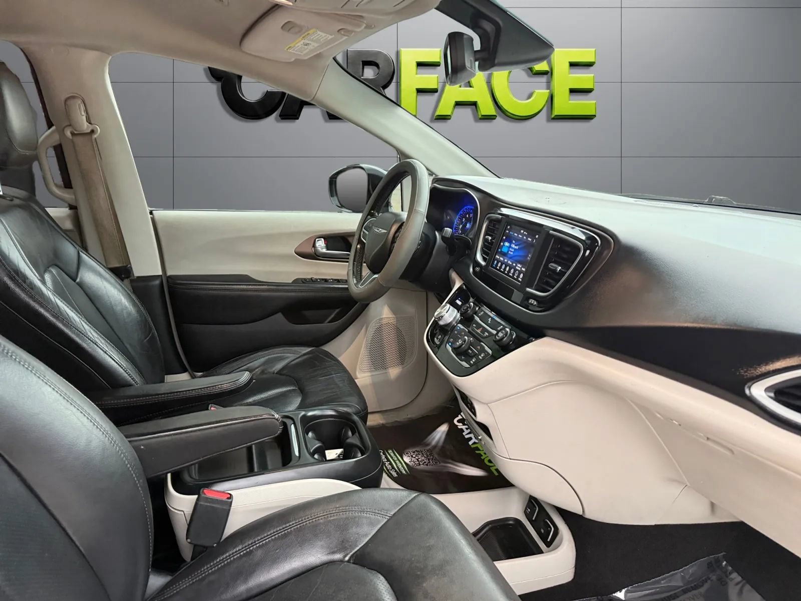 Used 2019 Chrysler Pacifica Touring-L FWD image 27