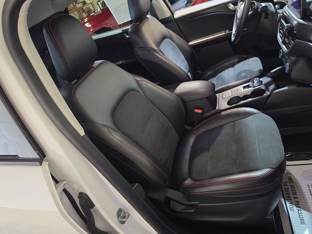Used 2021 Ford Escape SEL w/ SEL Stealth AWD Package image 25