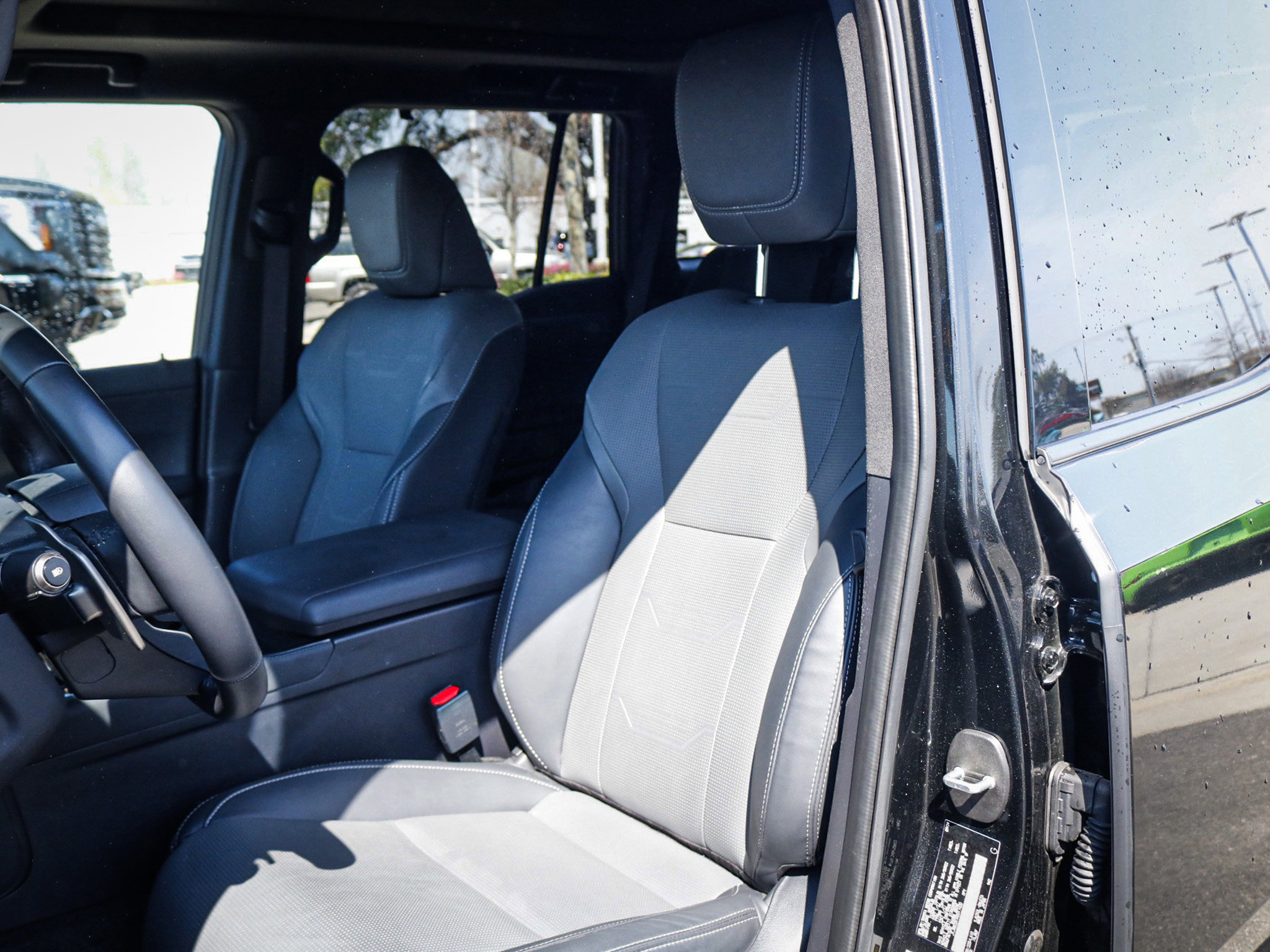 Used 2024 Lexus GX 550 w/ Accessory Package (31) image 7