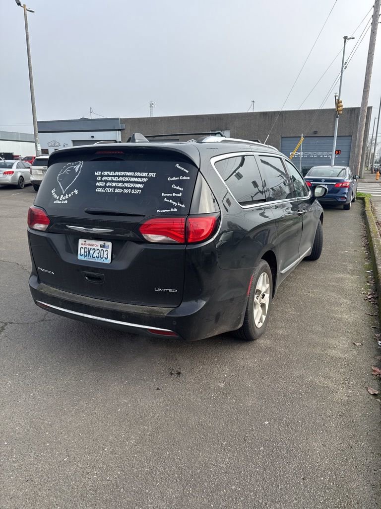 Used 2020 Chrysler Pacifica Limited image 10