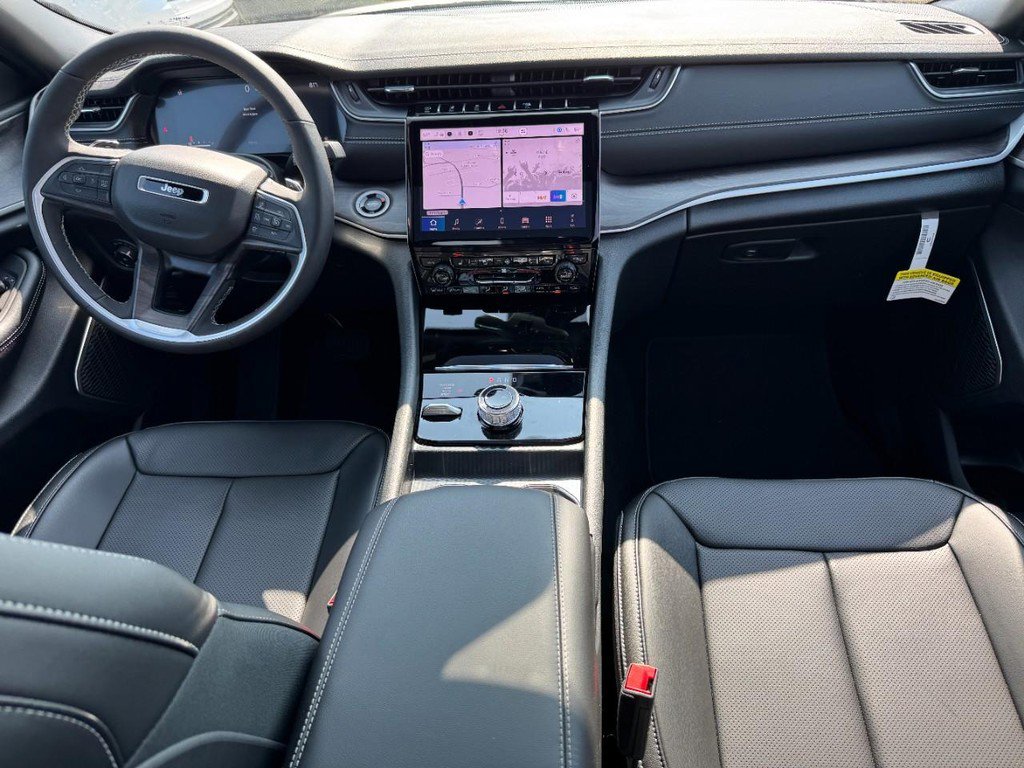 New 2025 Jeep Grand Cherokee Limited image 6