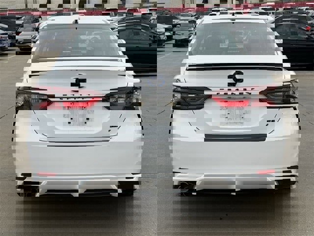 Used 2024 Toyota Camry SE image 5