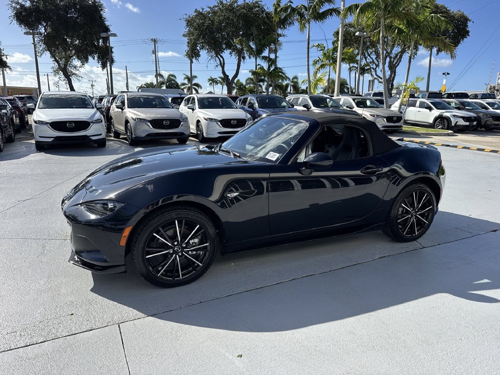 Used 2025 MAZDA MX-5 Miata Grand Touring w/ Appearance Package RWD image 10