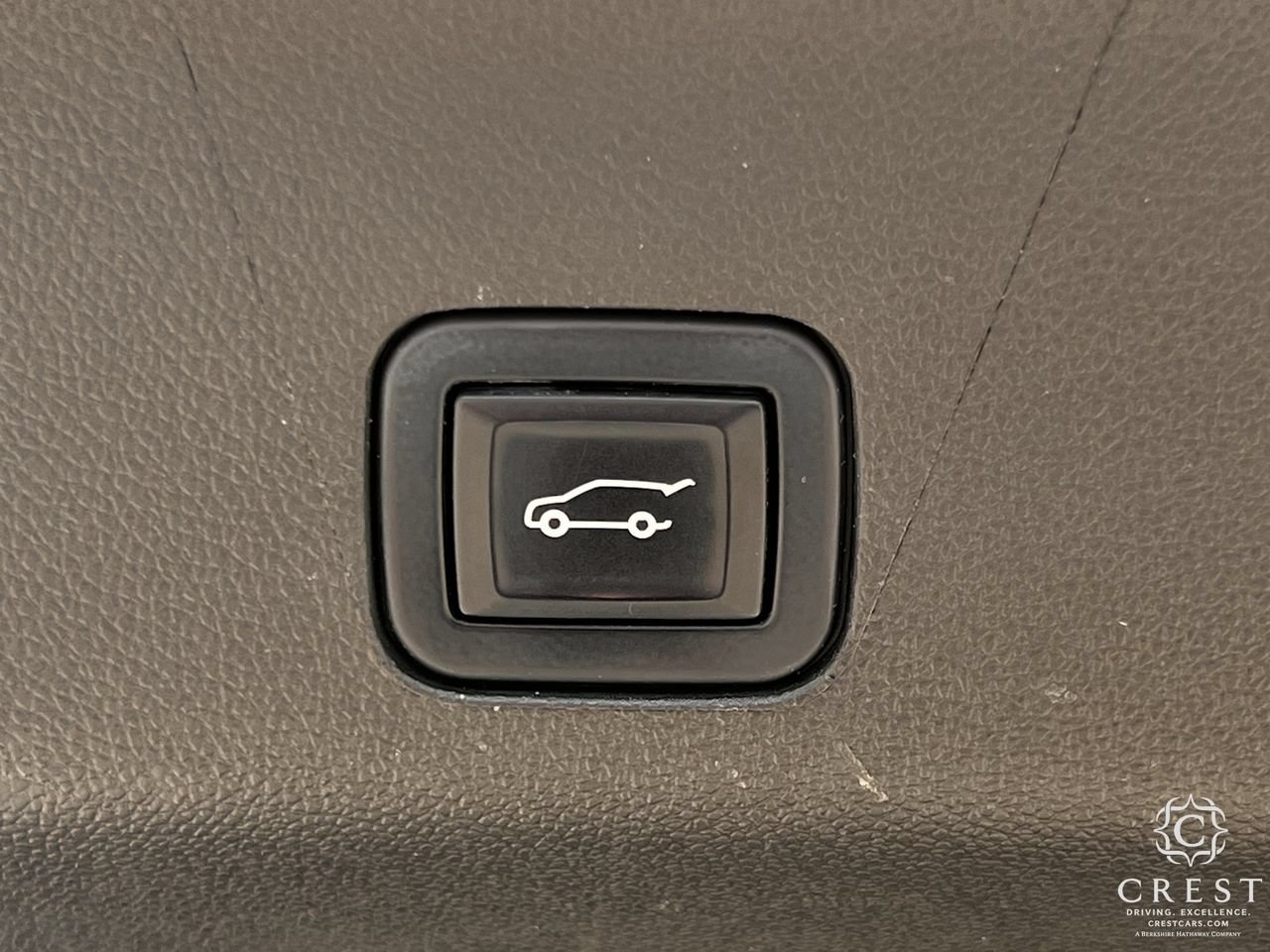 Used 2022 GMC Yukon Denali RWD image 33