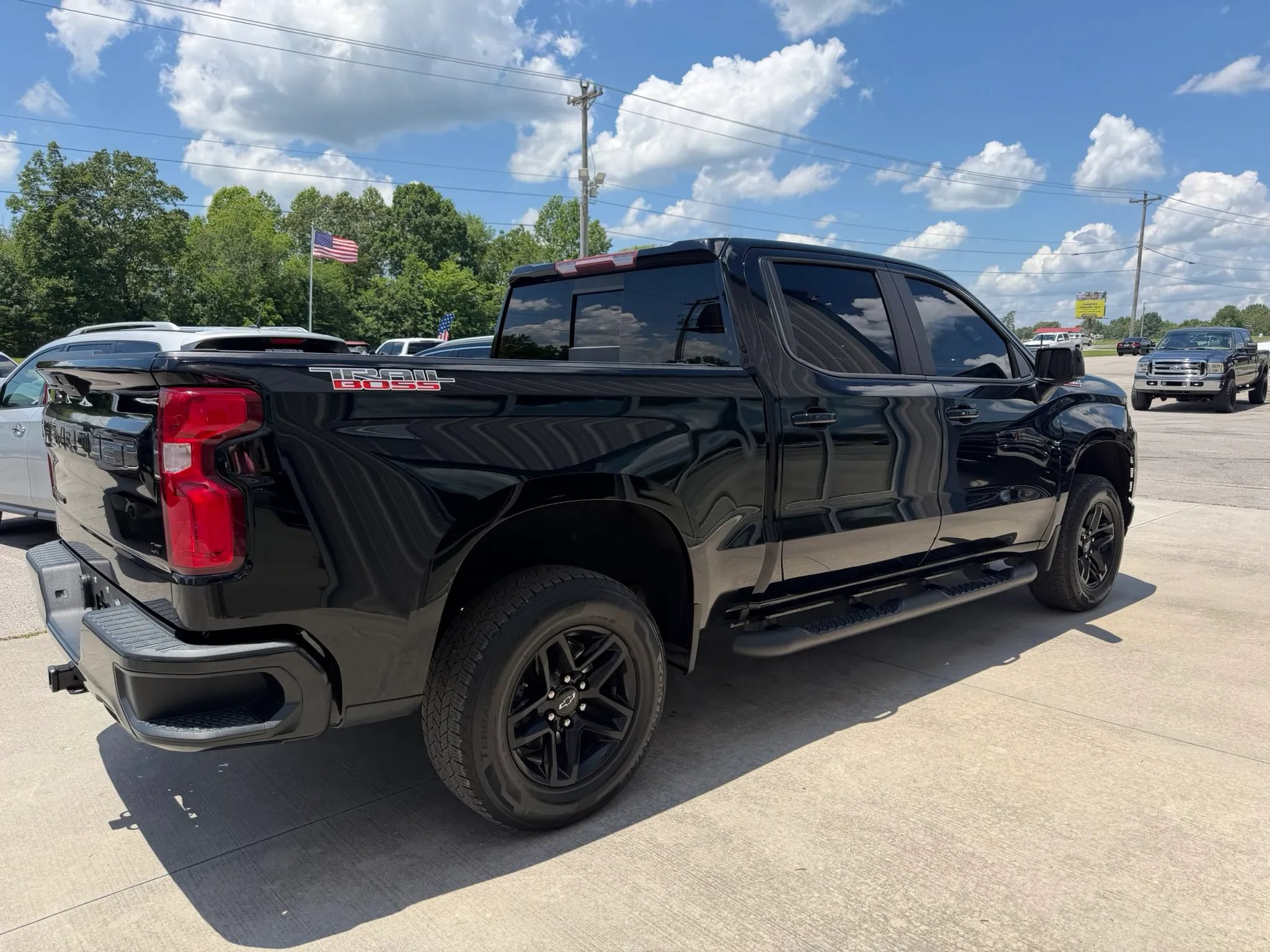 Used 2020 Chevrolet Silverado 1500 LT Trail Boss w/ Midnight Edition AWD/4WD image 28