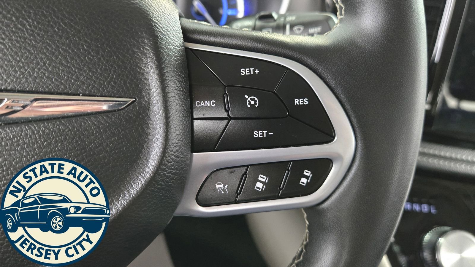 Used 2023 Chrysler Pacifica Touring-L FWD image 13