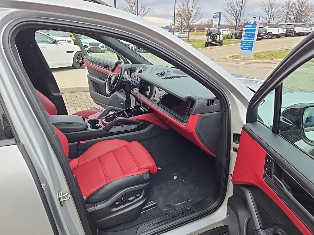 Used 2025 Porsche Cayenne GTS image 20
