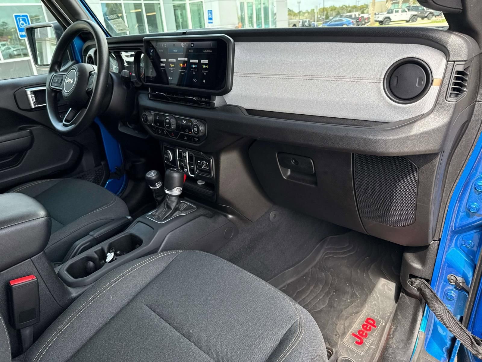 Used 2025 Jeep Gladiator Sport image 13