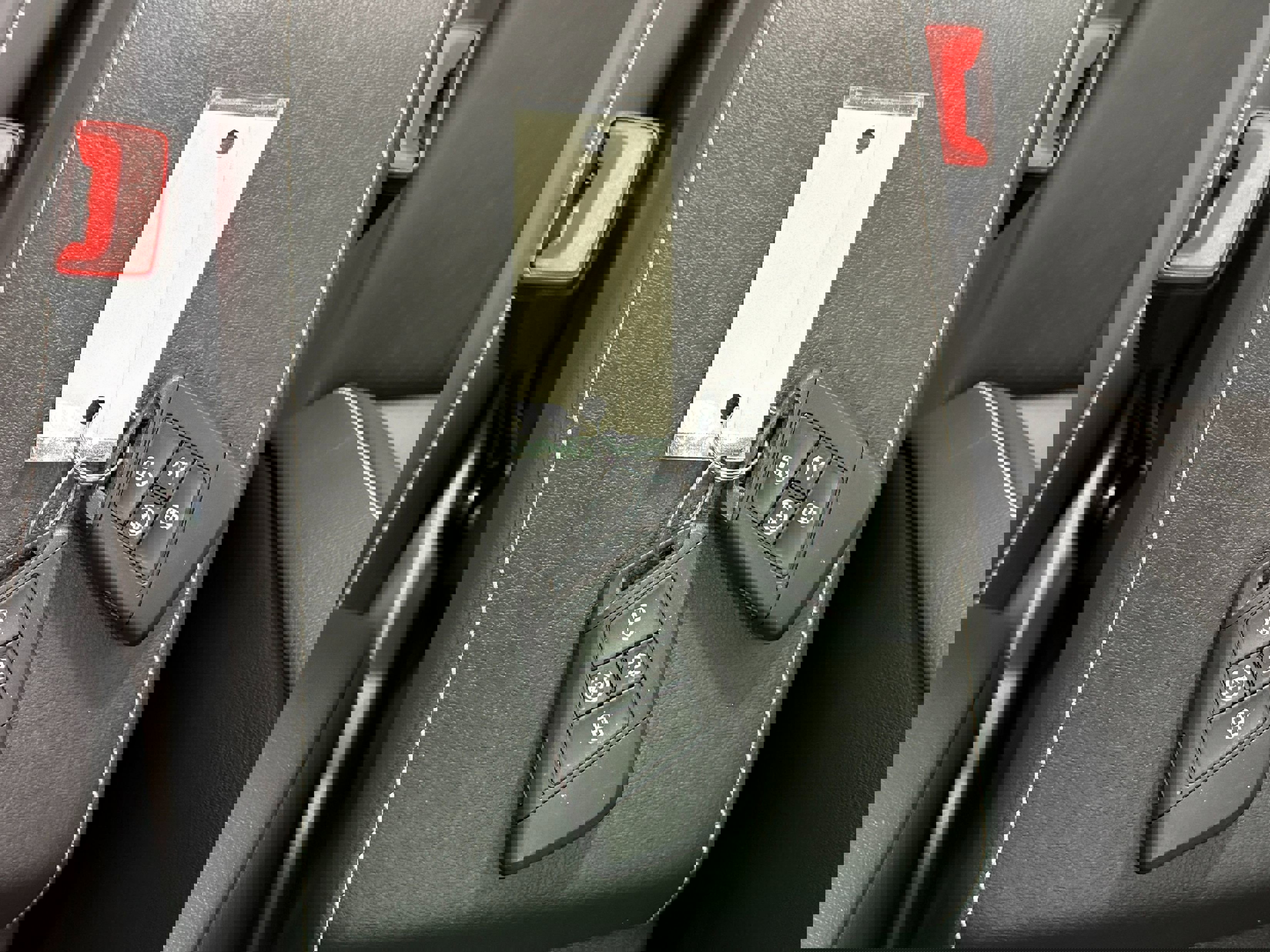 Used 2024 Volkswagen Tiguan SE R-Line image 35