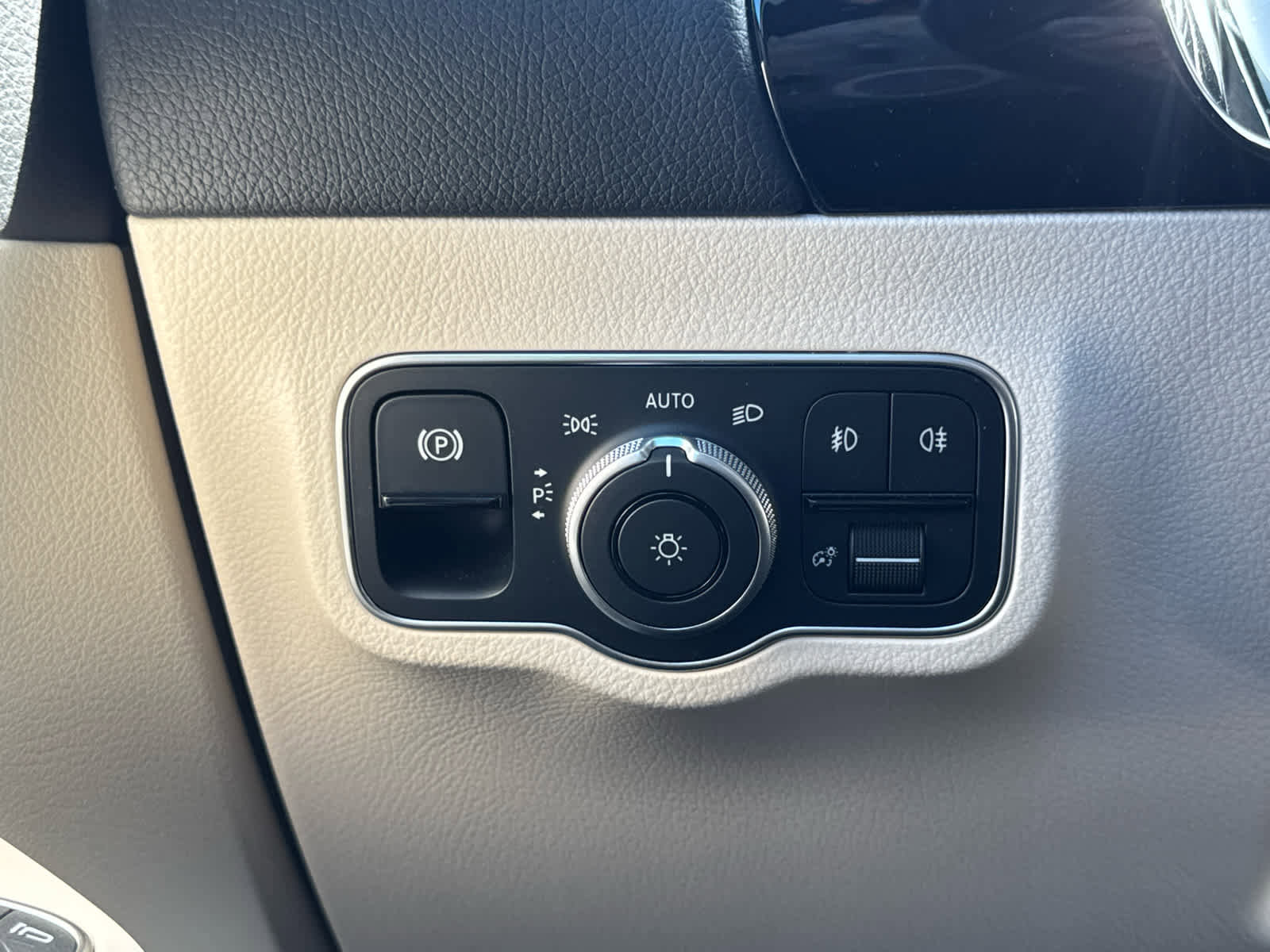 Used 2025 Mercedes-Benz GLA 250 4MATIC image 27