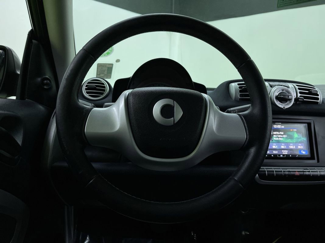 Used 2013 smart fortwo pure image 18