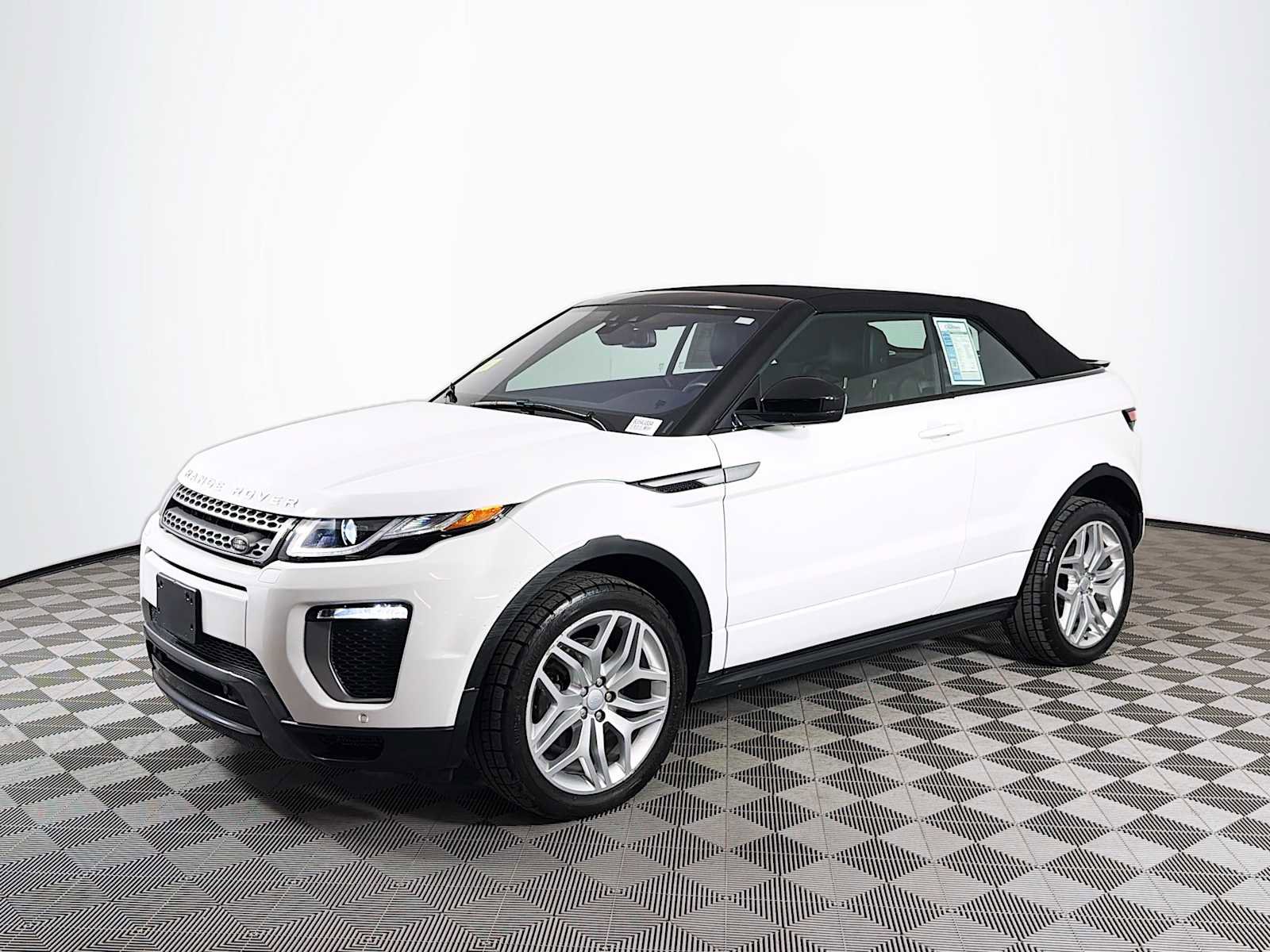 Used 2017 Land Rover Range Rover Evoque SE Dynamic image 1