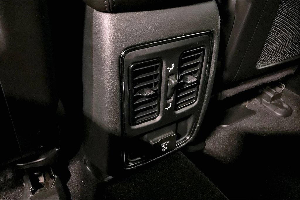 Used 2021 Jeep Grand Cherokee Laredo w/ Security & Convenience Group AWD/4WD image 11