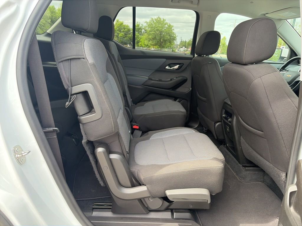 Used 2021 Chevrolet Traverse LT image 13