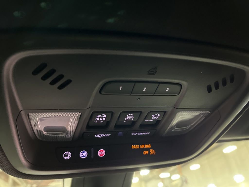 Certified 2022 Chevrolet Traverse Premier w/ Redline Edition image 18