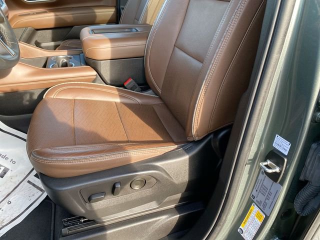 Used 2024 Chevrolet Suburban High Country w/ Max Trailering Package image 18