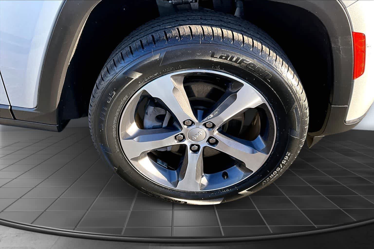 Used 2023 Jeep Grand Cherokee L Limited image 34
