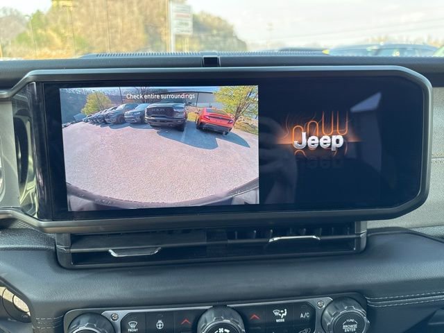 Used 2025 Jeep Wrangler Unlimited Sahara w/ Safety Group AWD/4WD image 40