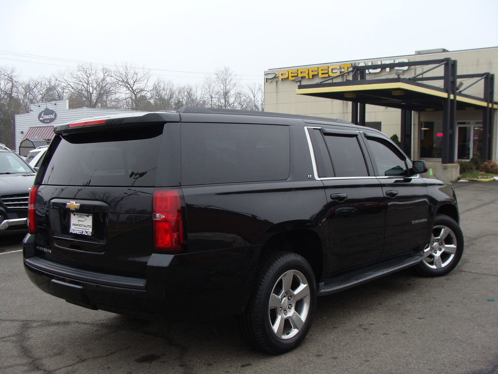 Used 2016 Chevrolet Suburban LT image 6