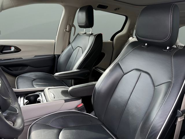 Used 2023 Chrysler Pacifica Limited FWD image 38