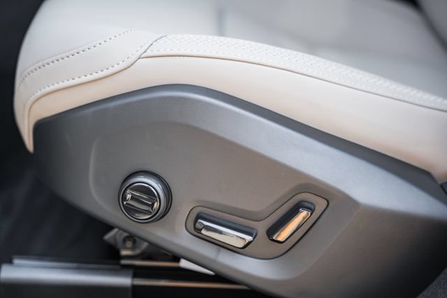 New 2027 Volvo XC60 B5 Plus AWD/4WD image 36