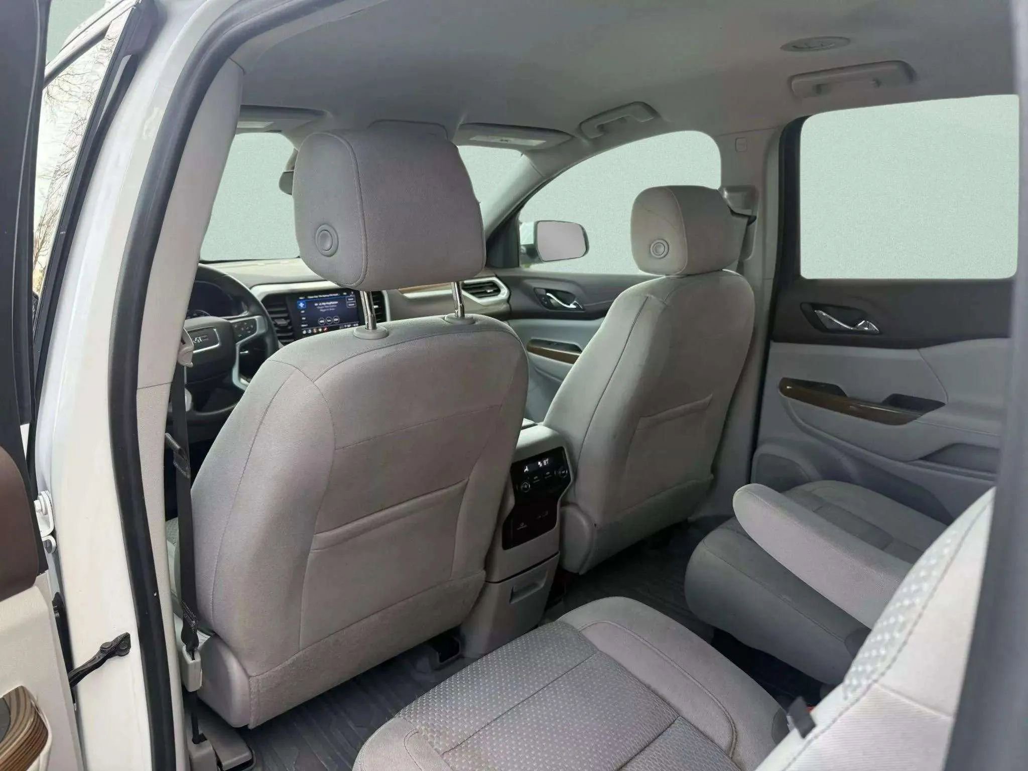 Used 2023 GMC Acadia SLE w/ Driver Convenience Package image 18