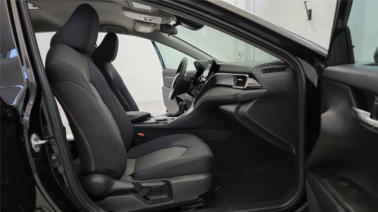 Used 2022 Toyota Camry LE image 17