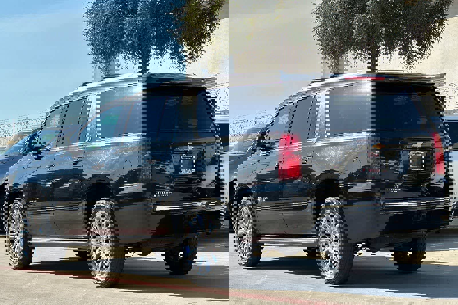 Used 2016 Chevrolet Suburban LTZ image 7