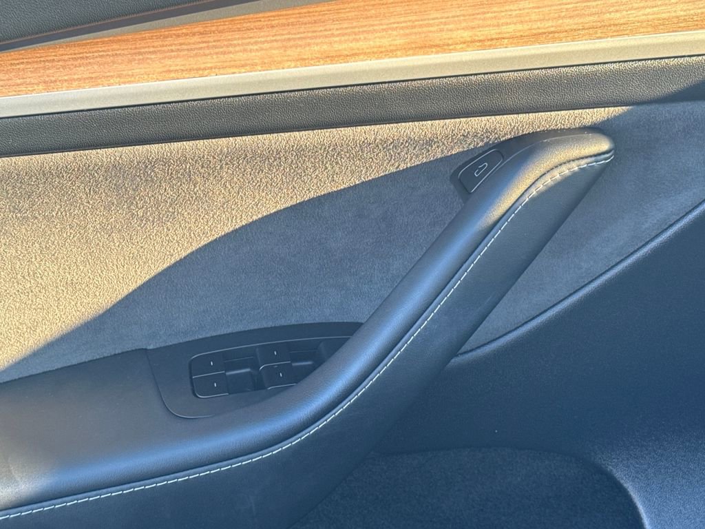 Used 2025 Tesla Model Y Long Range image 36