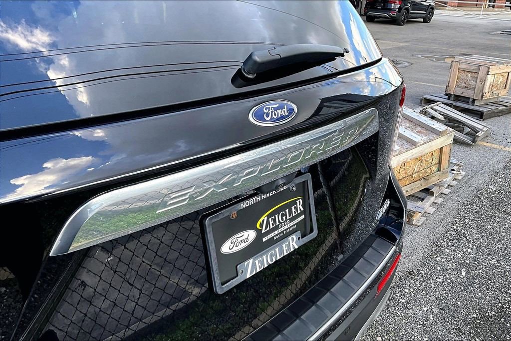 Used 2022 Ford Explorer Platinum w/ Equipment Group 601A image 8